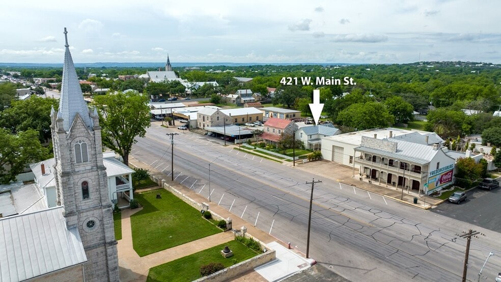 421 W Main St, Fredericksburg, TX for sale - Building Photo - Image 3 of 16