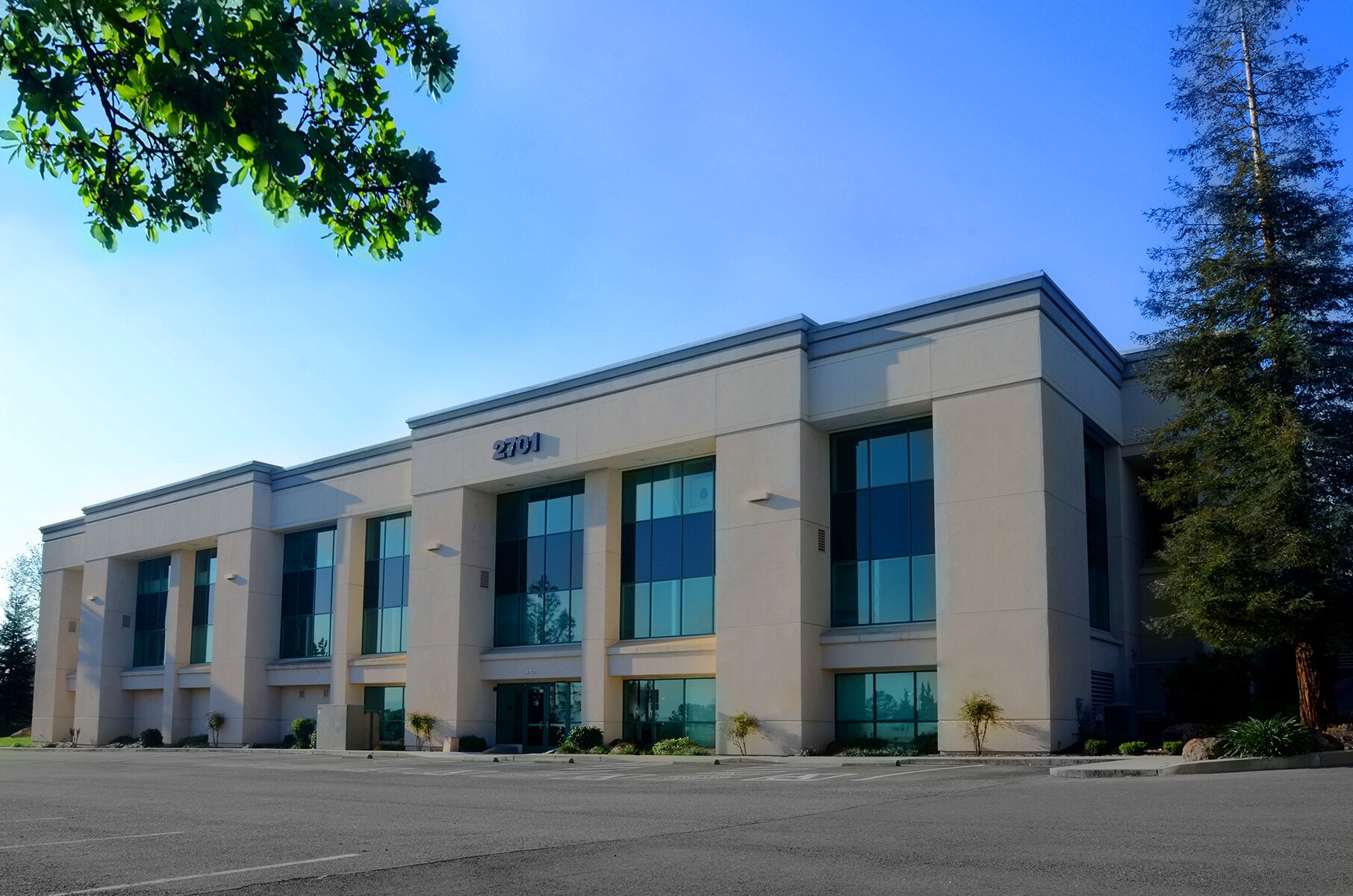 2701 Old Eureka Way, Redding, CA for sale Building Photo- Image 1 of 1