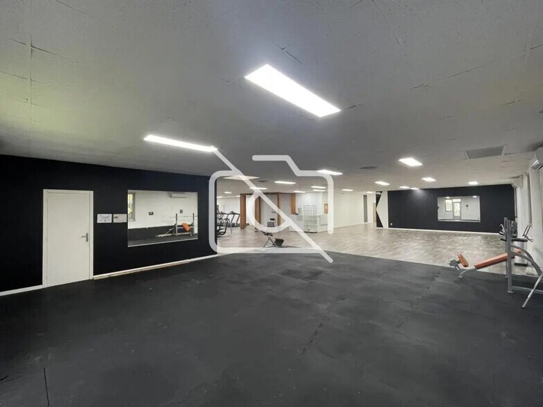 Industrial in Bondoufle for sale - Building Photo - Image 2 of 4