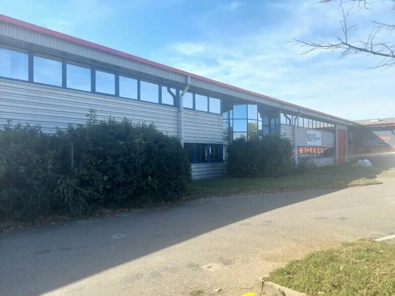 Flex in Mions for lease - Building Photo - Image 1 of 4