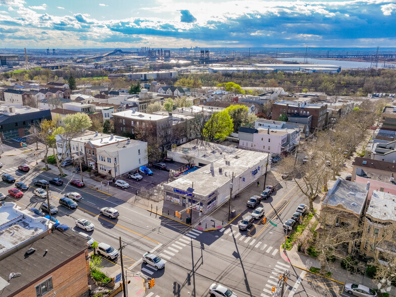 109 Carlton Ave, Jersey City, NJ for sale - Primary Photo - Image 2 of 8