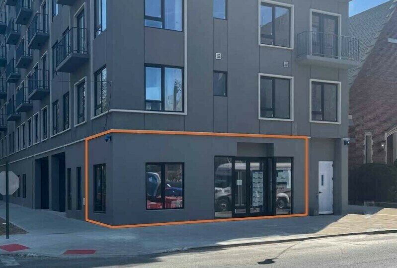 706 E 32nd St, Brooklyn, NY for lease - Building Photo - Image 1 of 3