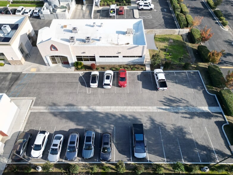 9879 Camino Media, Bakersfield, CA for lease - Building Photo - Image 2 of 3