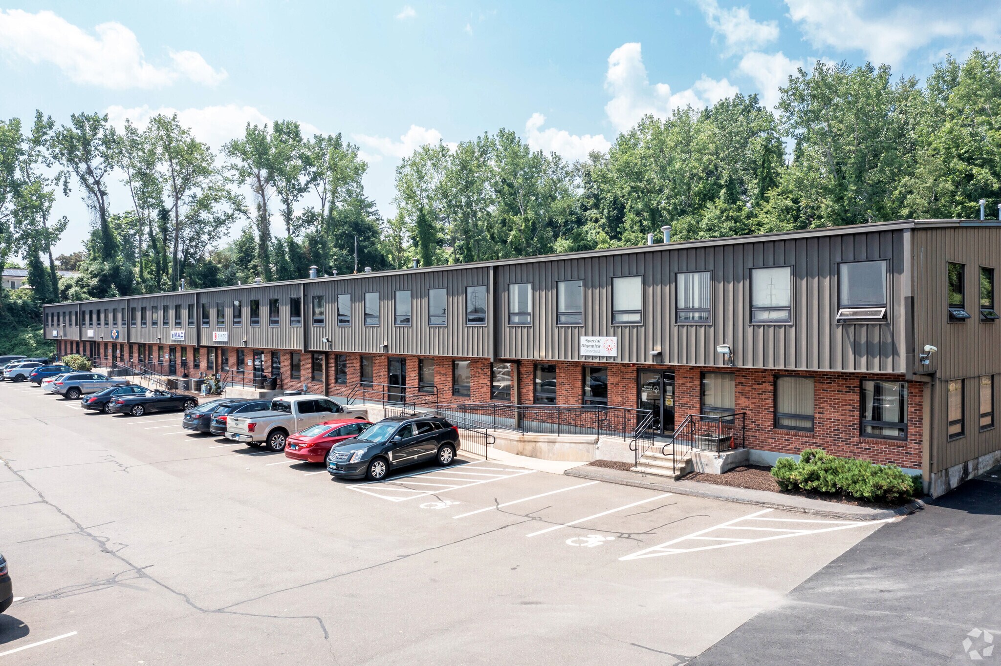 2664 State St, Hamden, CT 06517