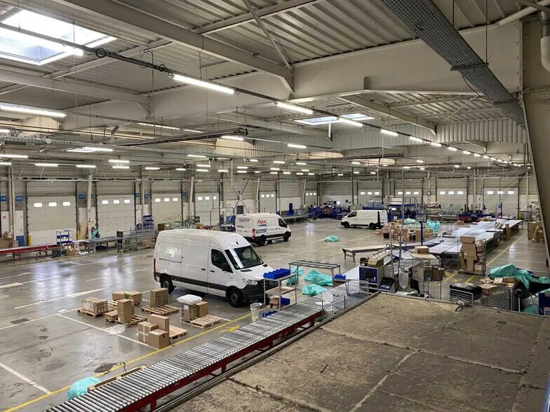 Flex in Décines-Charpieu for lease - Interior Photo - Image 3 of 6