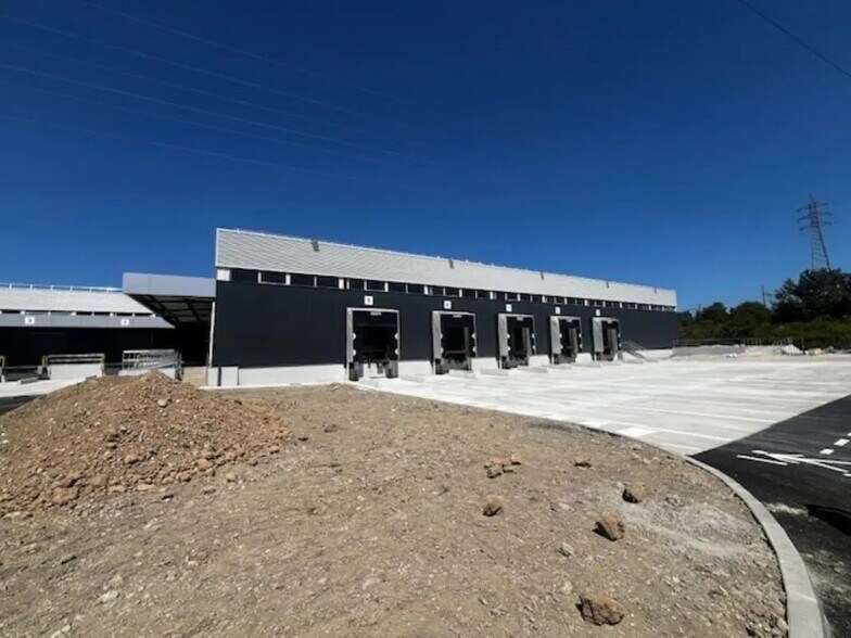 Industrial in Avignon for lease - Building Photo - Image 3 of 14