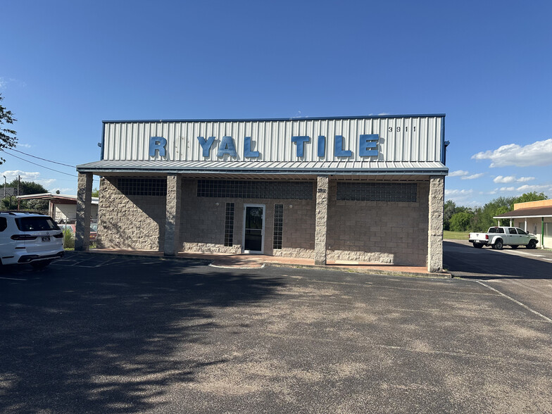 3911 W University Dr, Edinburg, TX for lease - Building Photo - Image 1 of 21