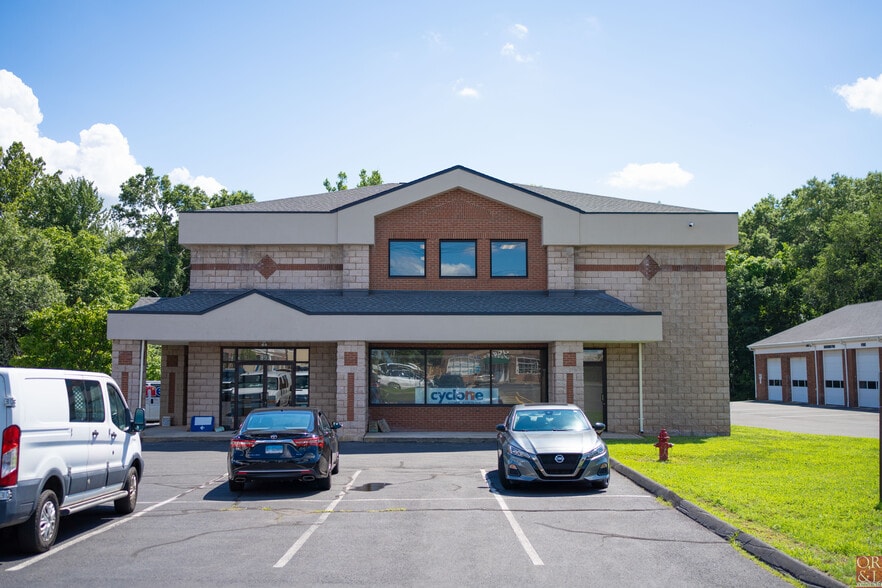 900 Farmington Ave Turnkey Investment portfolio of 2 properties for sale on LoopNet.com - Building Photo - Image 3 of 7