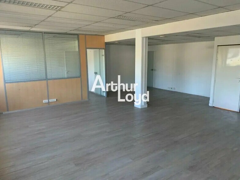 Office in SOPHIA ANTIPOLIS for lease - Building Photo - Image 3 of 5