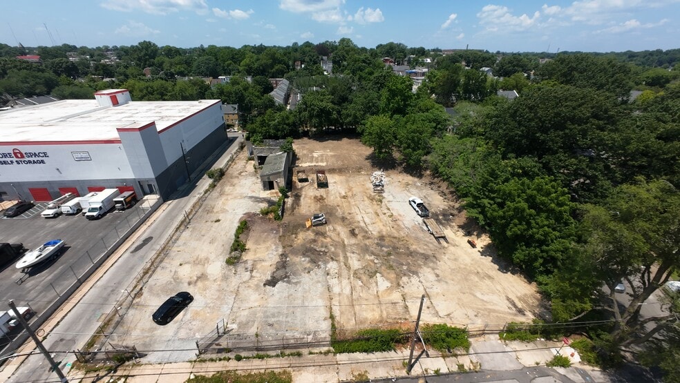 355 E Price St, Philadelphia, PA for lease - Primary Photo - Image 1 of 6