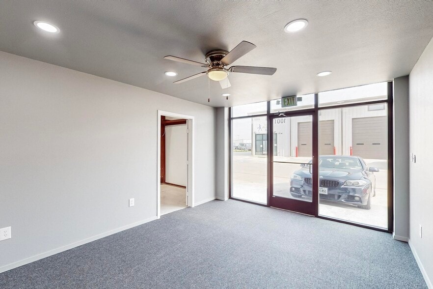 13053 Harmon Rd, Fort Worth, TX for lease - Interior Photo - Image 3 of 9