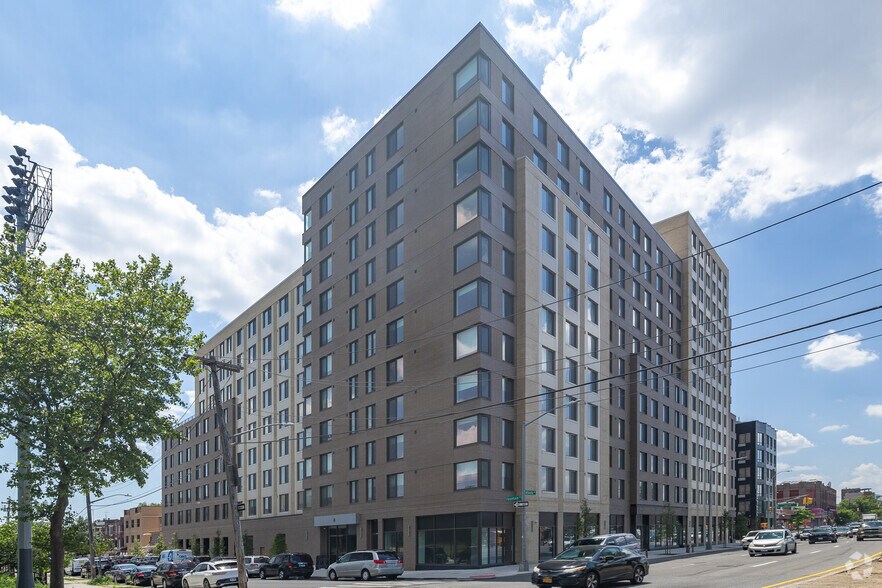 281 Logan St, Brooklyn, NY for lease - Building Photo - Image 2 of 5