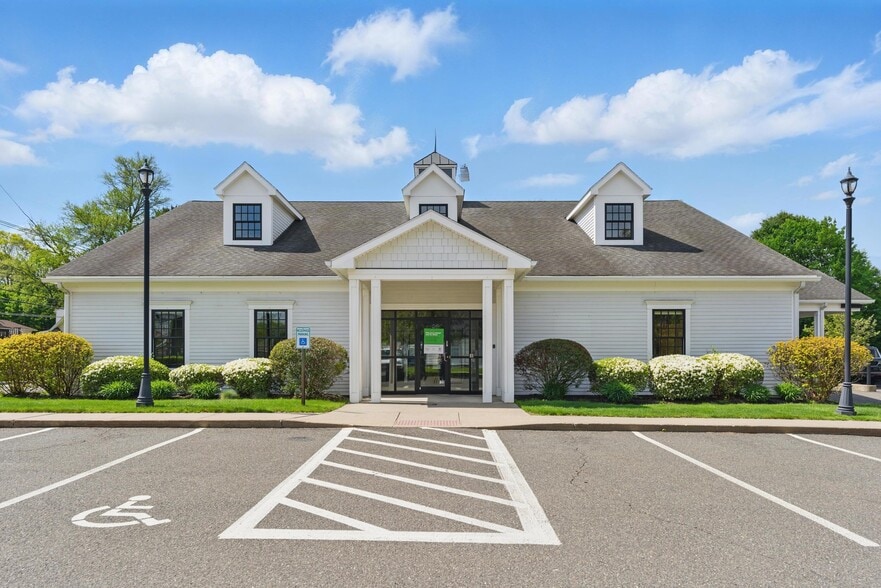 460 Newton St, South Hadley, MA for sale - Building Photo - Image 1 of 18