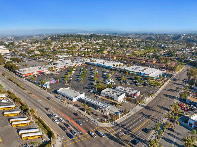 2007-2041 Mission Ave, Oceanside, CA for lease - Building Photo - Image 2 of 16