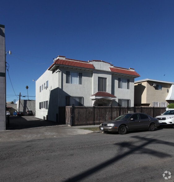 East Hollywood Portfolio Sale portfolio of 3 properties for sale on LoopNet.com - Primary Photo - Image 3 of 3