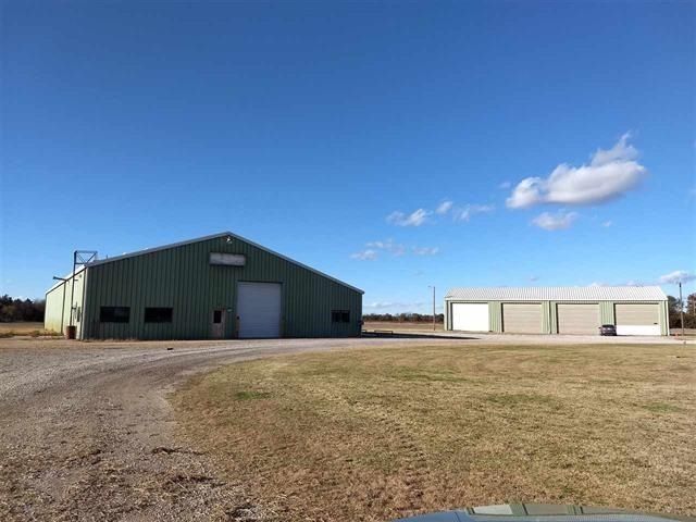 2533 S Hertzler Rd, Halstead, KS for sale - Primary Photo - Image 1 of 1