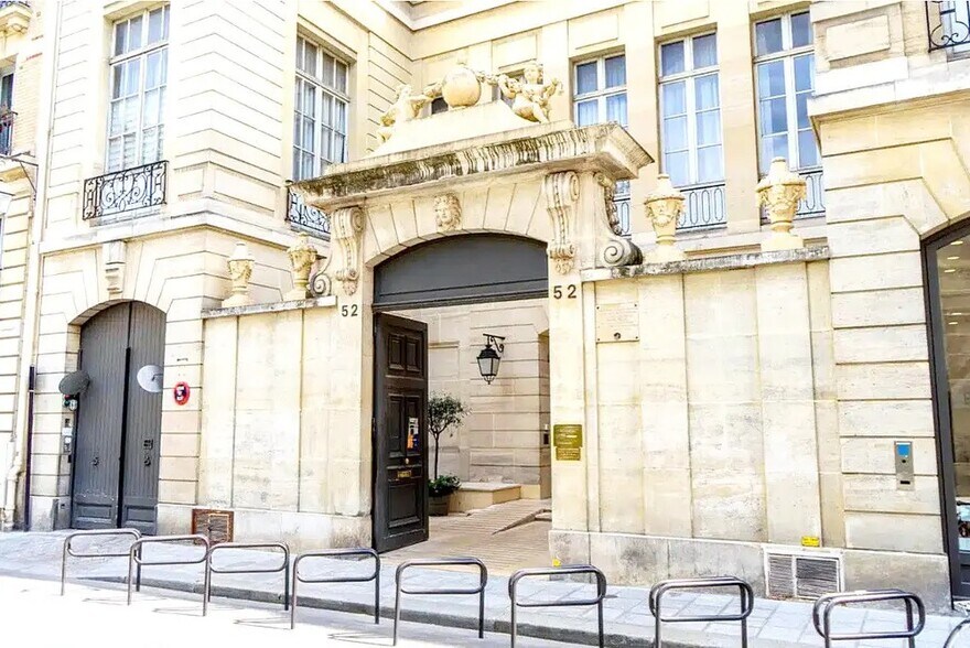 Office in Paris for lease - Building Photo - Image 2 of 2