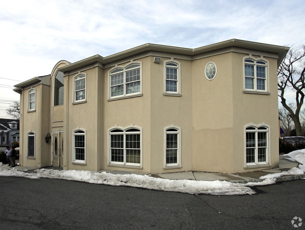 6 Sylvan Ave, Englewood Cliffs, NJ 07632