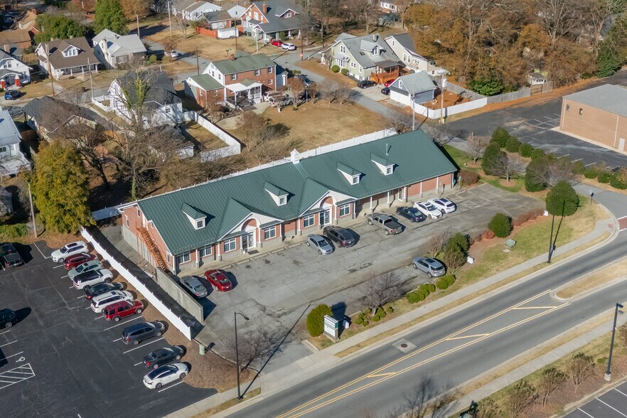 1011 Lindsay St, High Point, NC for sale - Building Photo - Image 1 of 22