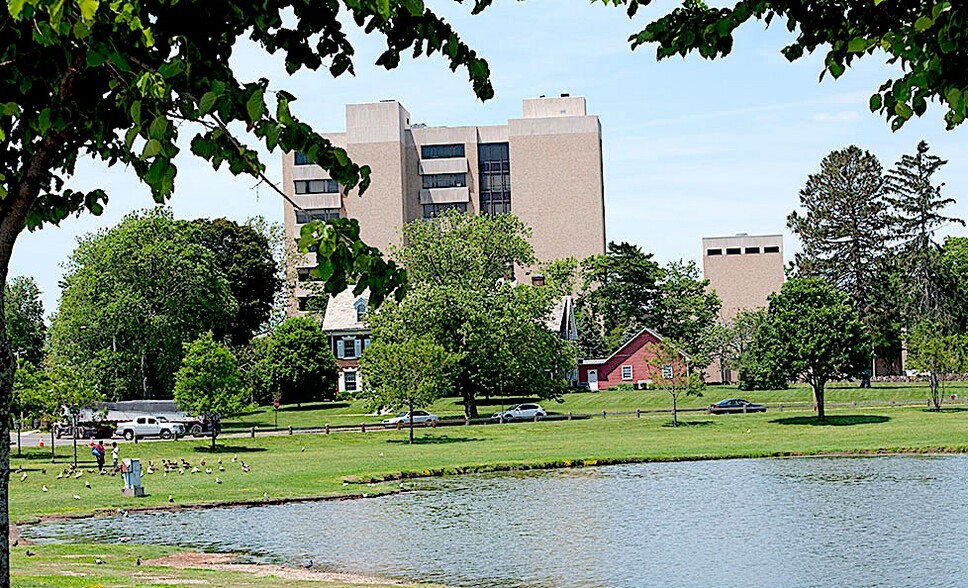 505 University Ave, Bridgeport, CT for lease - Building Photo - Image 3 of 11