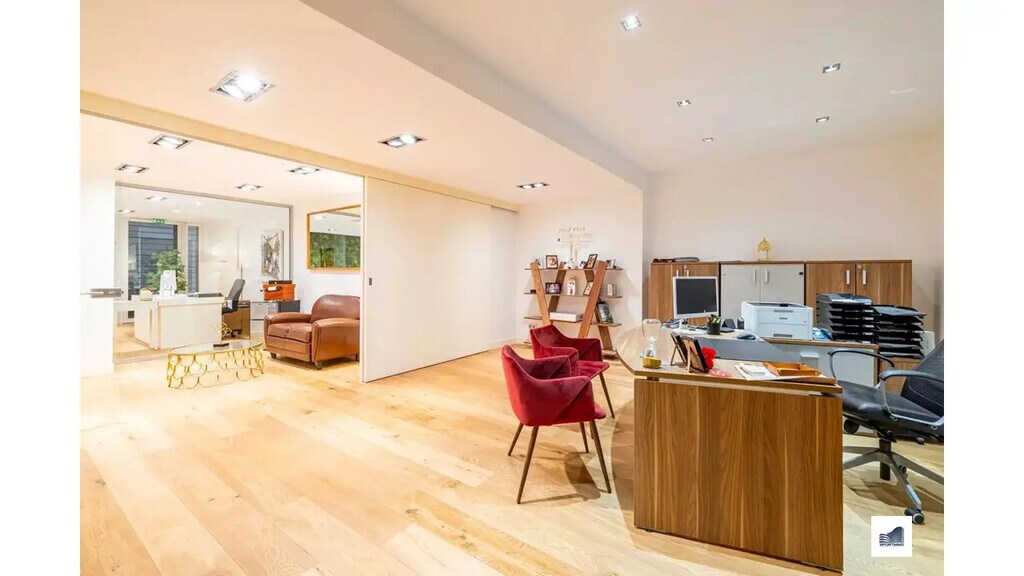 Location Bureaux 130 m² - Photo 1