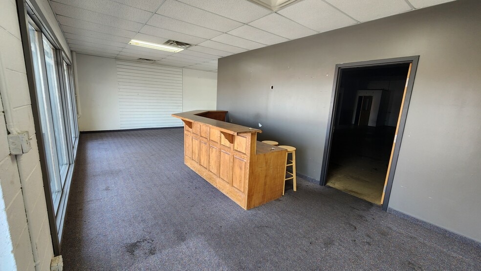 8421 Center Dr, Spring Lake Park, MN for lease - Building Photo - Image 3 of 10