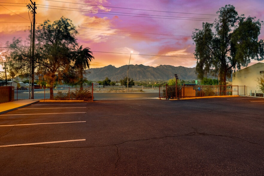 3838 E Fort Lowell Rd, Tucson, AZ for sale - Building Photo - Image 2 of 8