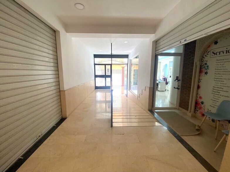Retail in Berja for sale - Building Photo - Image 2 of 18