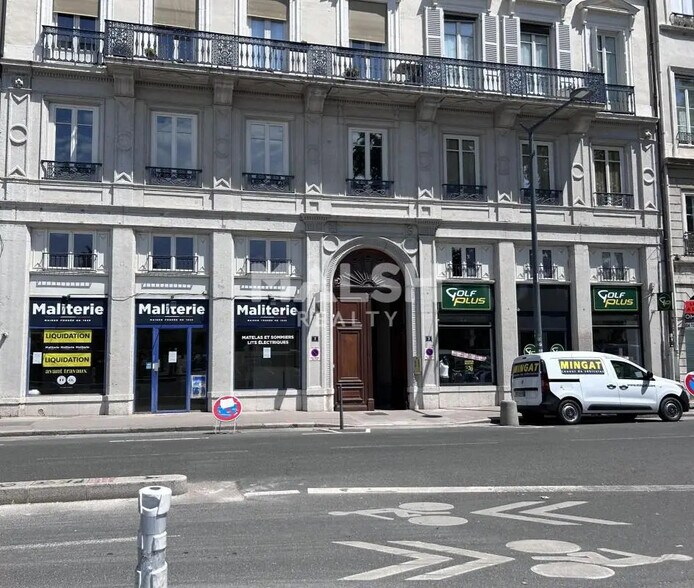 Retail in Lyon for lease - Building Photo - Image 1 of 5