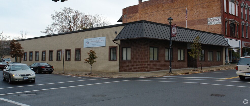 2-8 W Main St, Johnstown, NY for sale - Primary Photo - Image 1 of 1