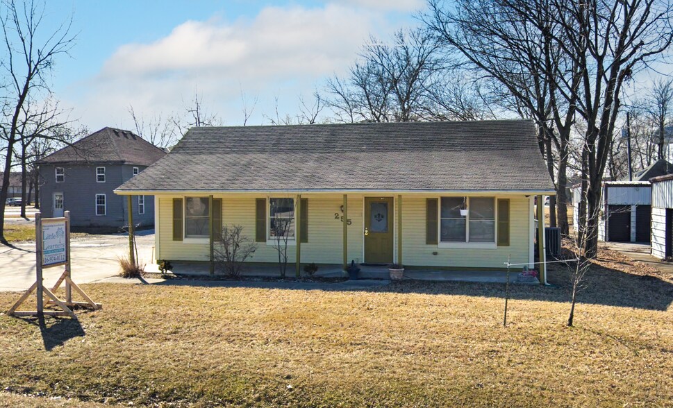 255 S Peculiar Dr, Peculiar, MO 64078