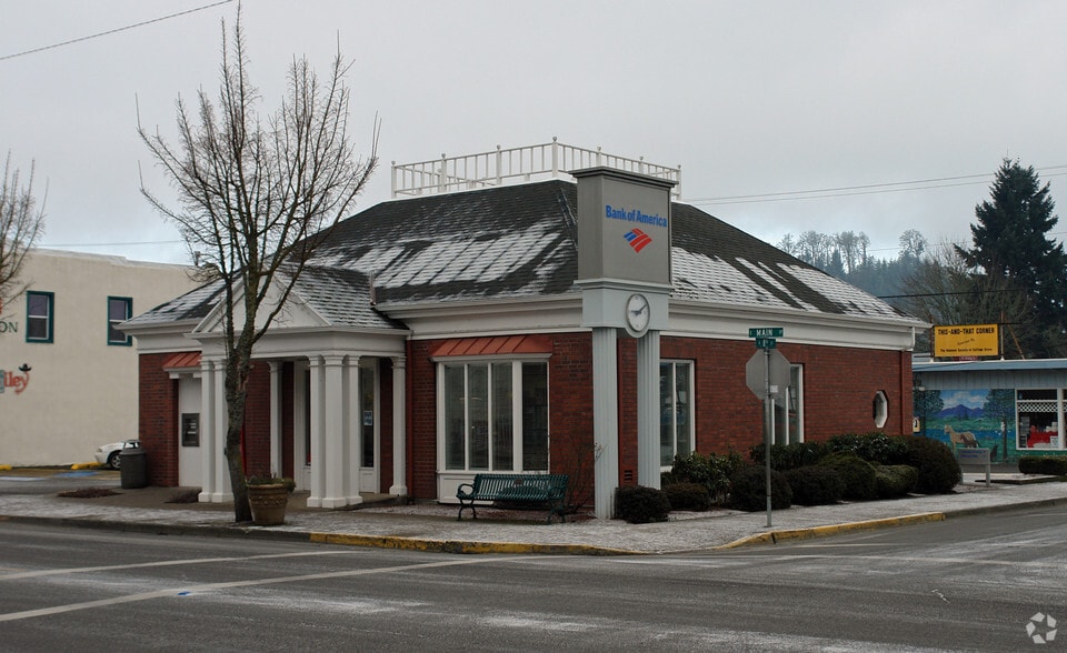 750 E Main St, Cottage Grove, OR for lease - Building Photo - Image 3 of 8