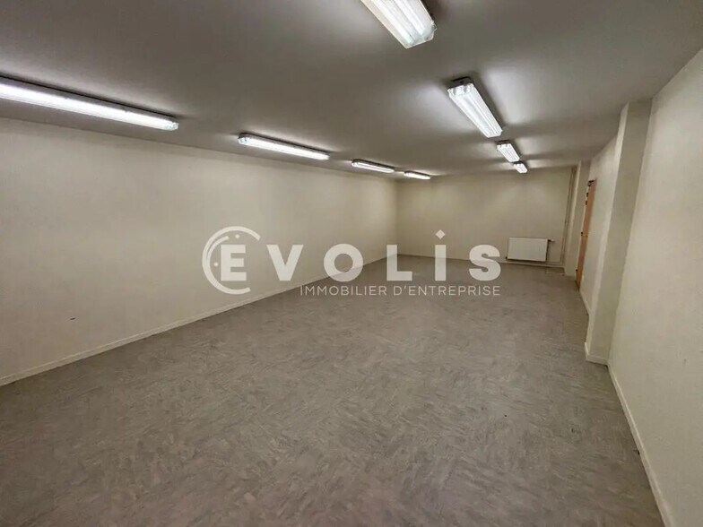 Office in Amiens for lease - Interior Photo - Image 3 of 4