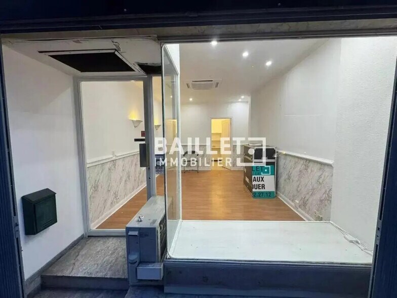 Retail in Nice for lease - Building Photo - Image 1 of 11