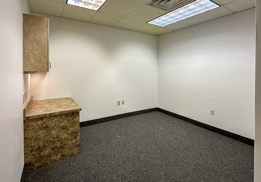 352 Belmont St, Worcester, MA for lease - Interior Photo - Image 3 of 24