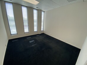 540-550 W Frontage Rd, Northfield, IL for lease Interior Photo- Image 1 of 4