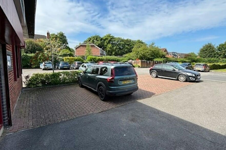 Campbell Ct, Bramley for lease - Building Photo - Image 3 of 3