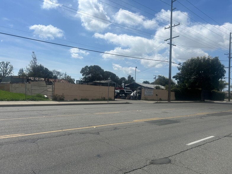 3226 W 5th St, Santa Ana, CA for sale - Building Photo - Image 2 of 9