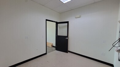 State St, Salem, OR for lease Interior Photo- Image 2 of 5