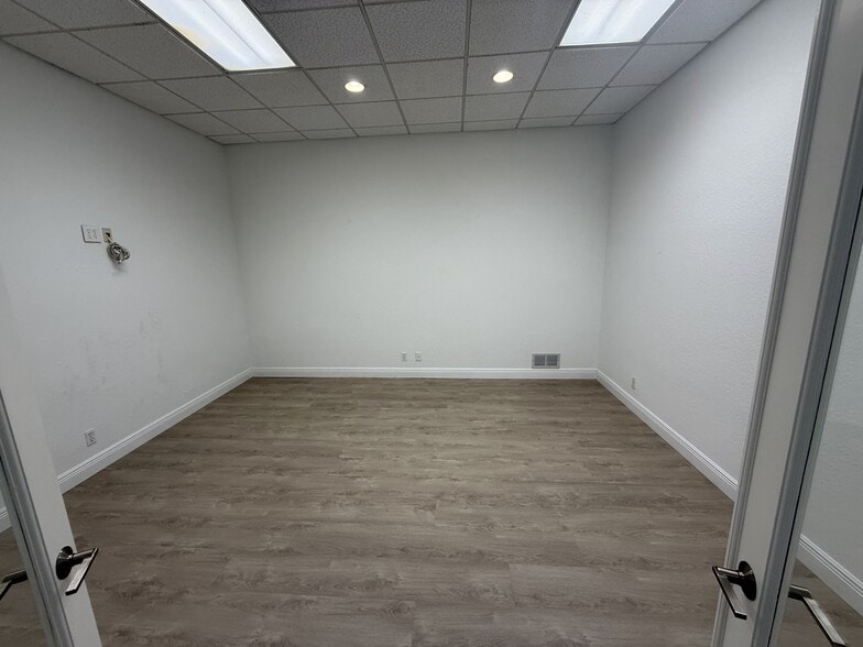 12350-12360 Wiles Rd, Coral Springs, FL for lease - Building Photo - Image 3 of 19