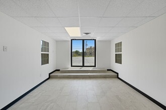 4909 Main St, Houston, TX for lease Building Photo- Image 2 of 10