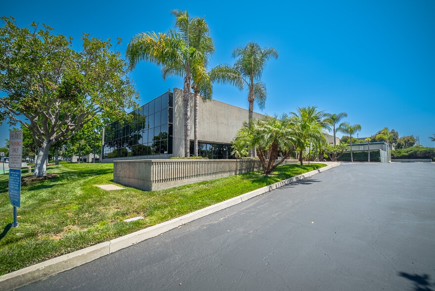 2261 Rutherford Rd, Carlsbad, CA for sale - Building Photo - Image 2 of 6