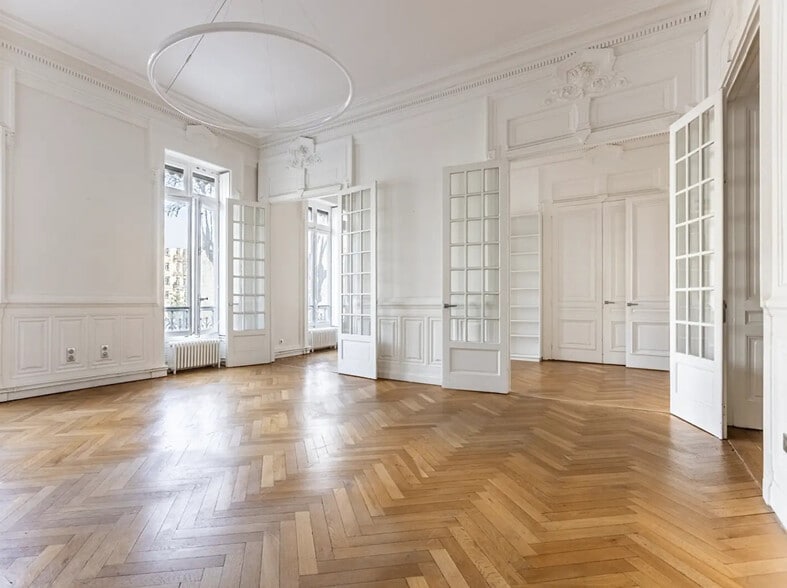 Office in Paris for lease - Interior Photo - Image 2 of 5