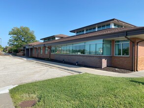 4501 S 86th St, Lincoln, NE for lease Building Photo- Image 2 of 10