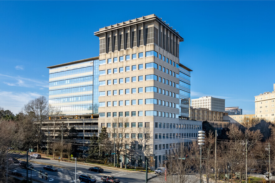 5670 Peachtree Dunwoody Rd, Atlanta, GA for sale - Primary Photo - Image 1 of 1