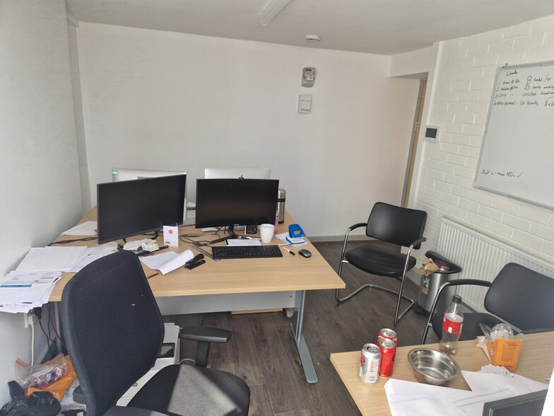 Chapel Ln, Preston for lease - Interior Photo - Image 3 of 7