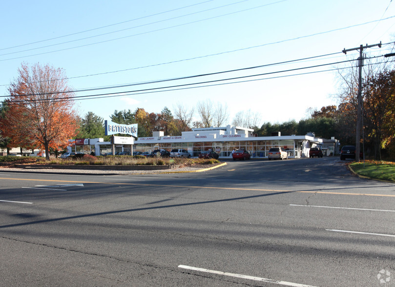 369 W Main St, Avon, CT for lease - Primary Photo - Image 2 of 5