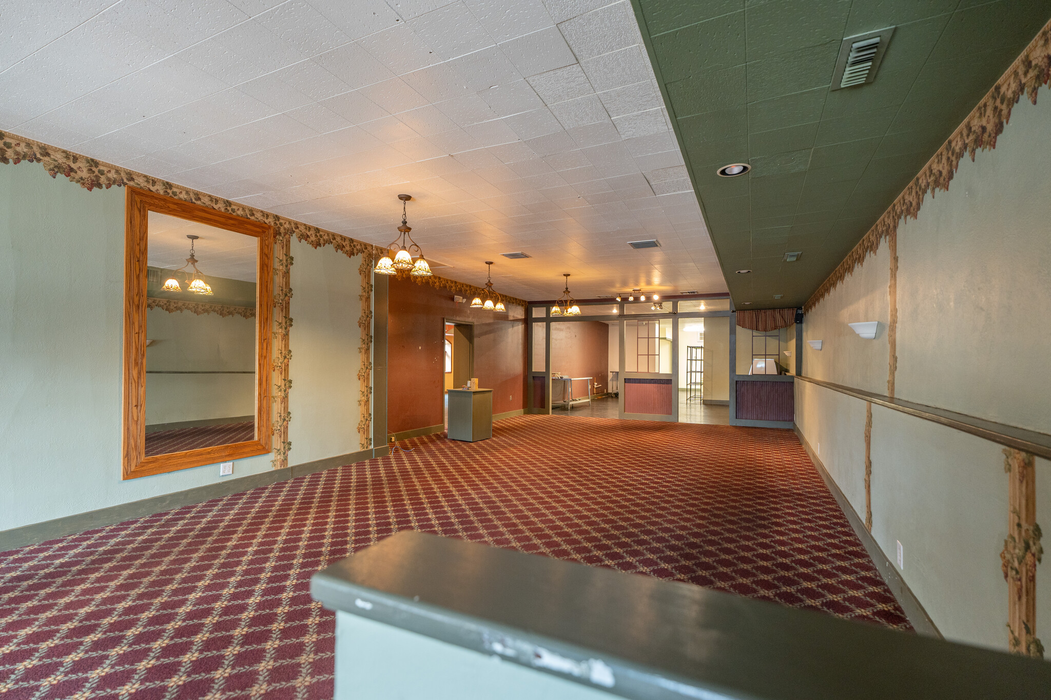 211 2nd St, Marietta, OH for lease Interior Photo- Image 1 of 11