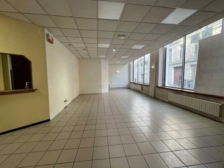 Office in Saint-Quentin for lease - Building Photo - Image 1 of 6