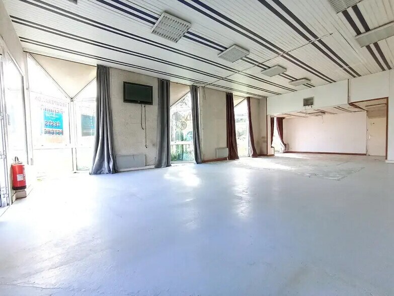 Retail in Angerville for lease - Building Photo - Image 2 of 5